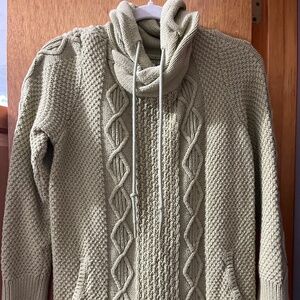 Llbean cable knit sweater